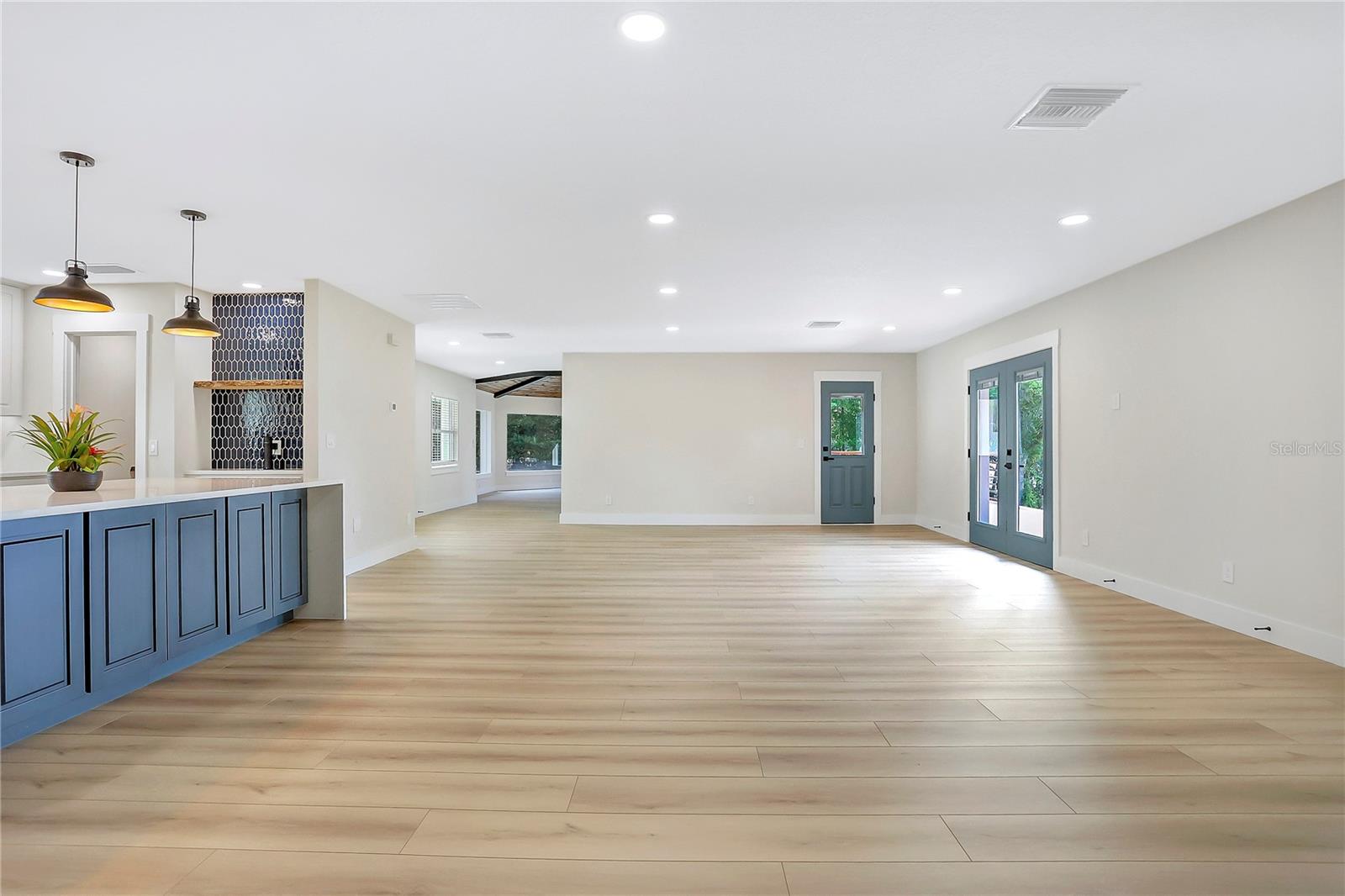 LAKESIDE HOMES - Residential