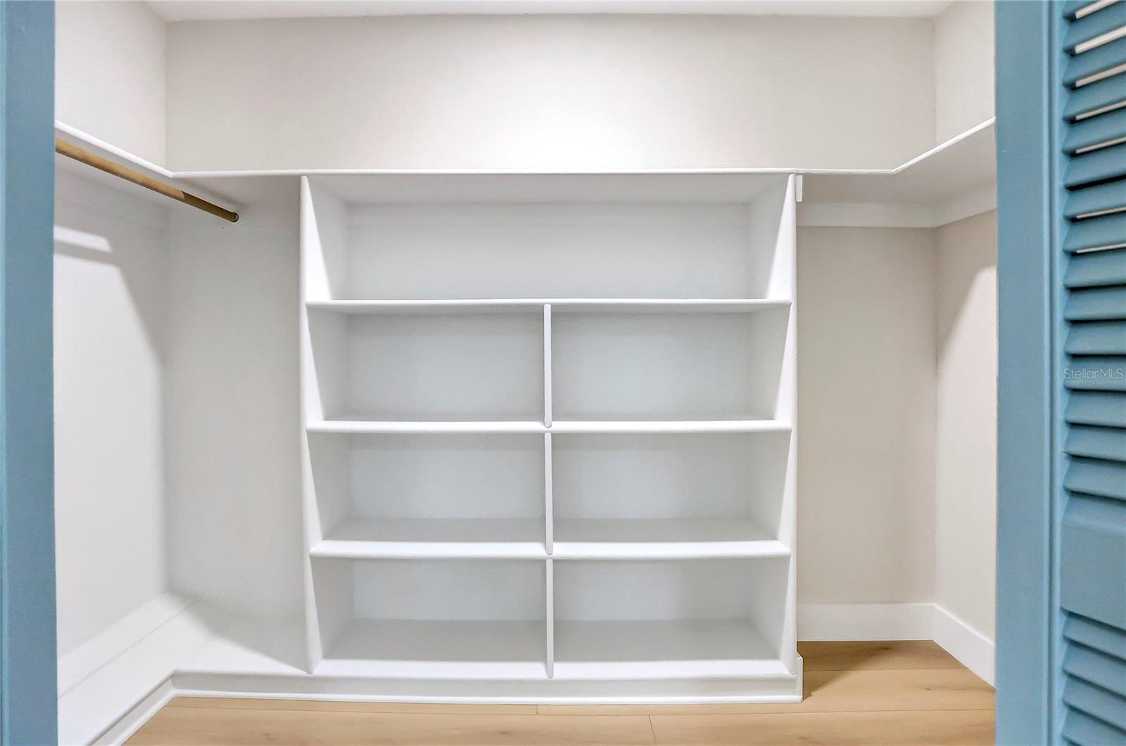 LAKESIDE HOMES - Residential