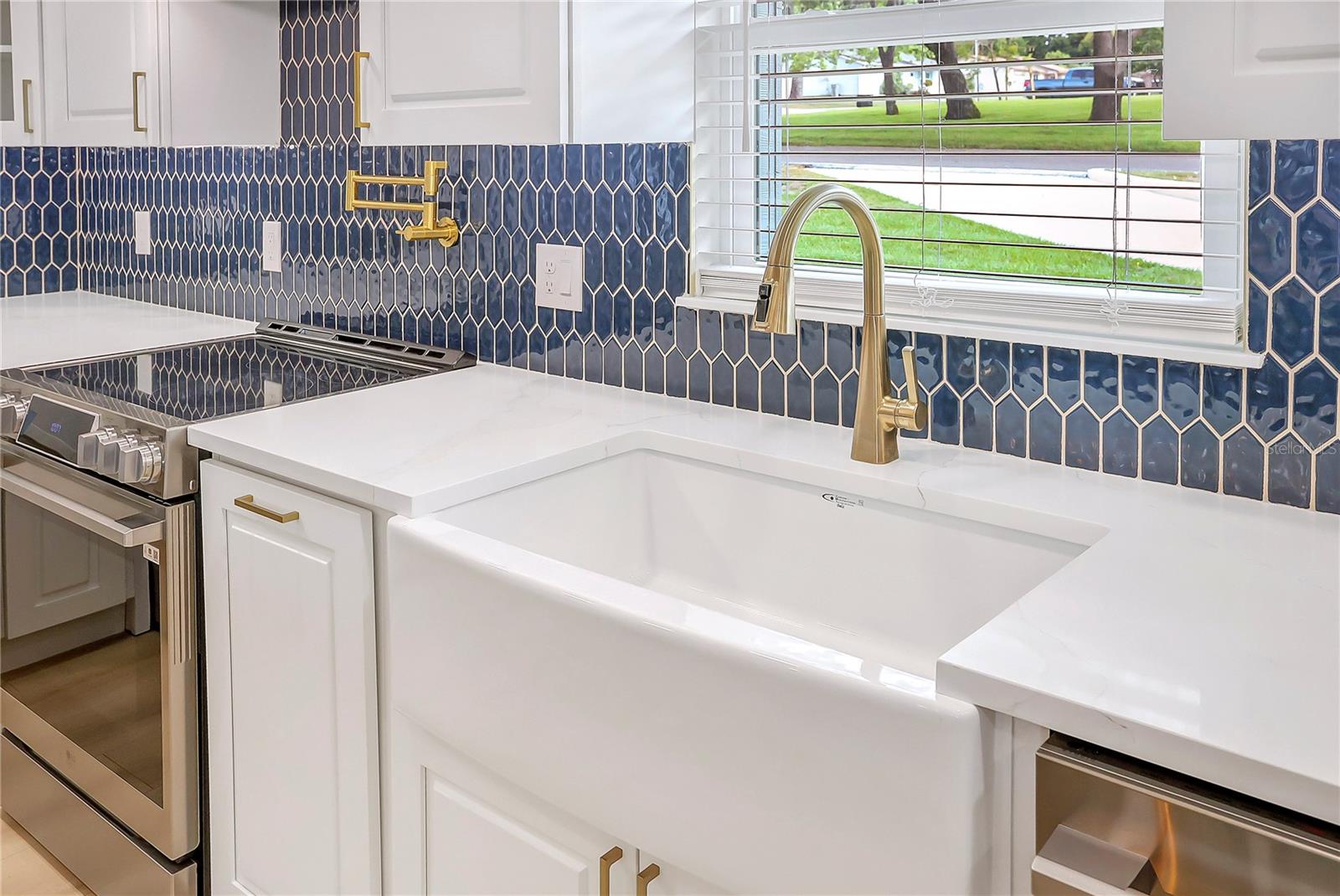 LAKESIDE HOMES - Residential