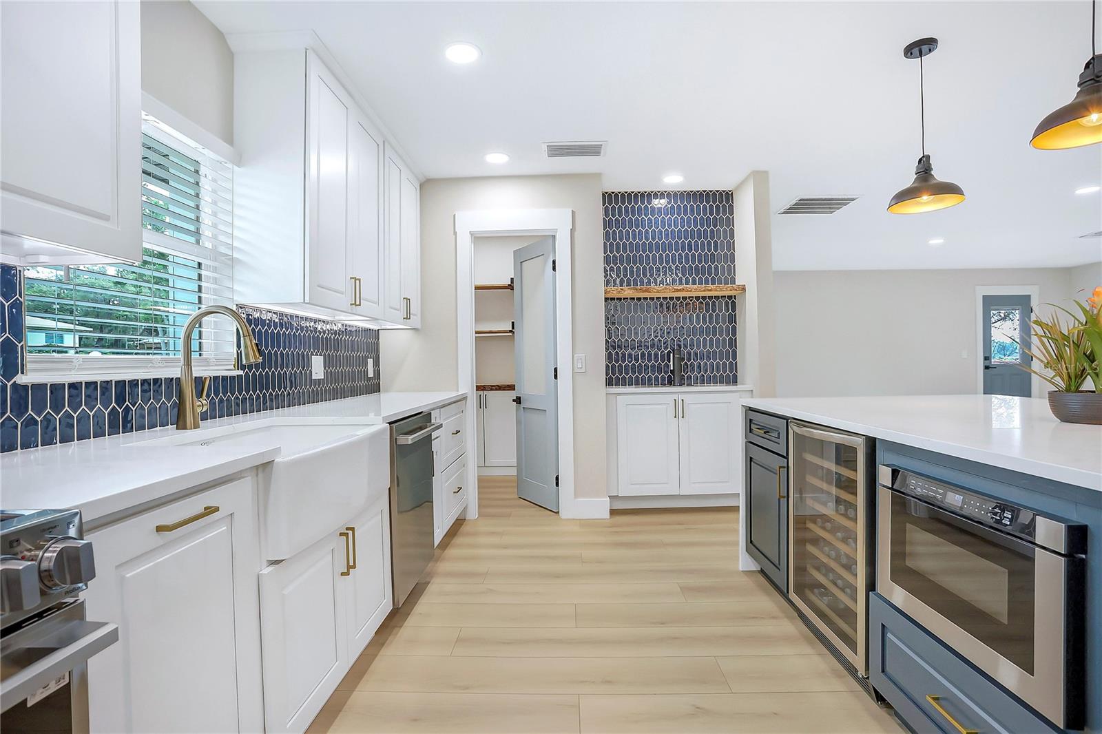 LAKESIDE HOMES - Residential