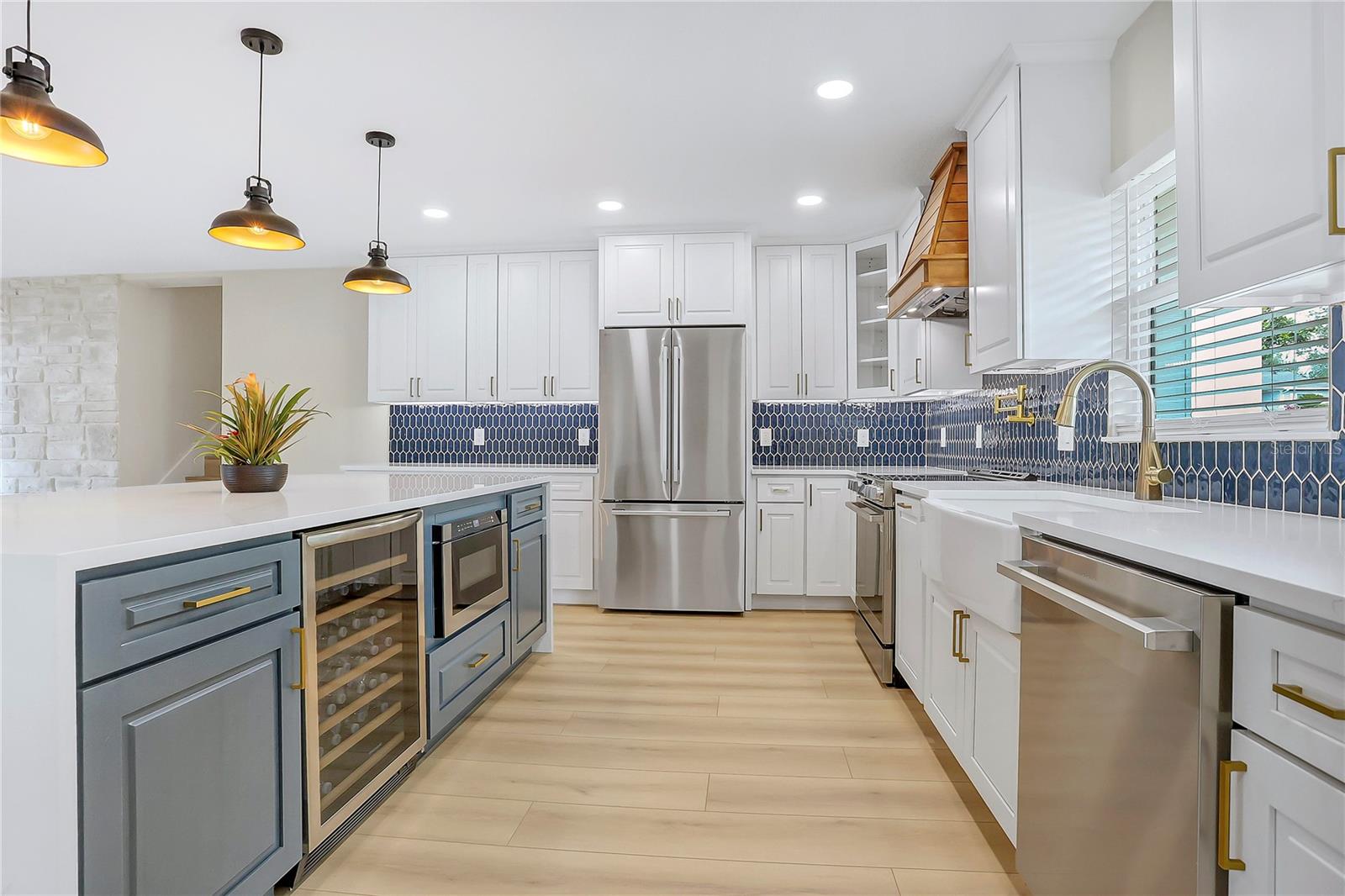 LAKESIDE HOMES - Residential