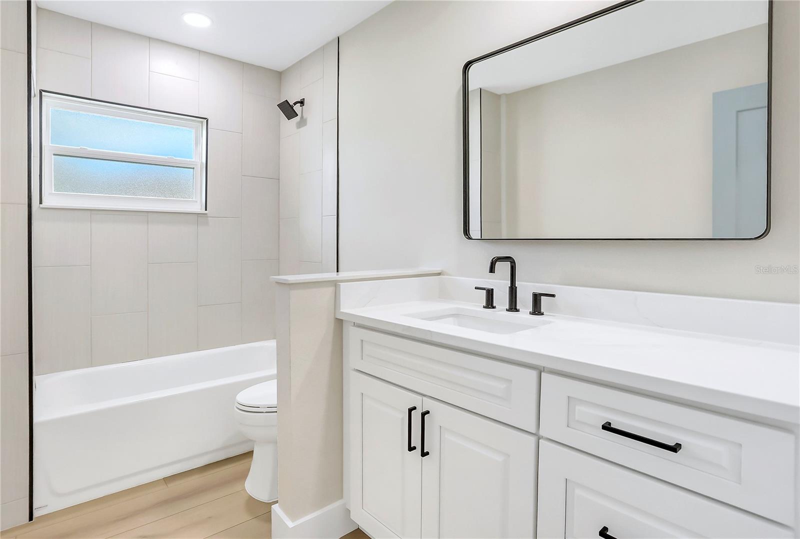 LAKESIDE HOMES - Residential