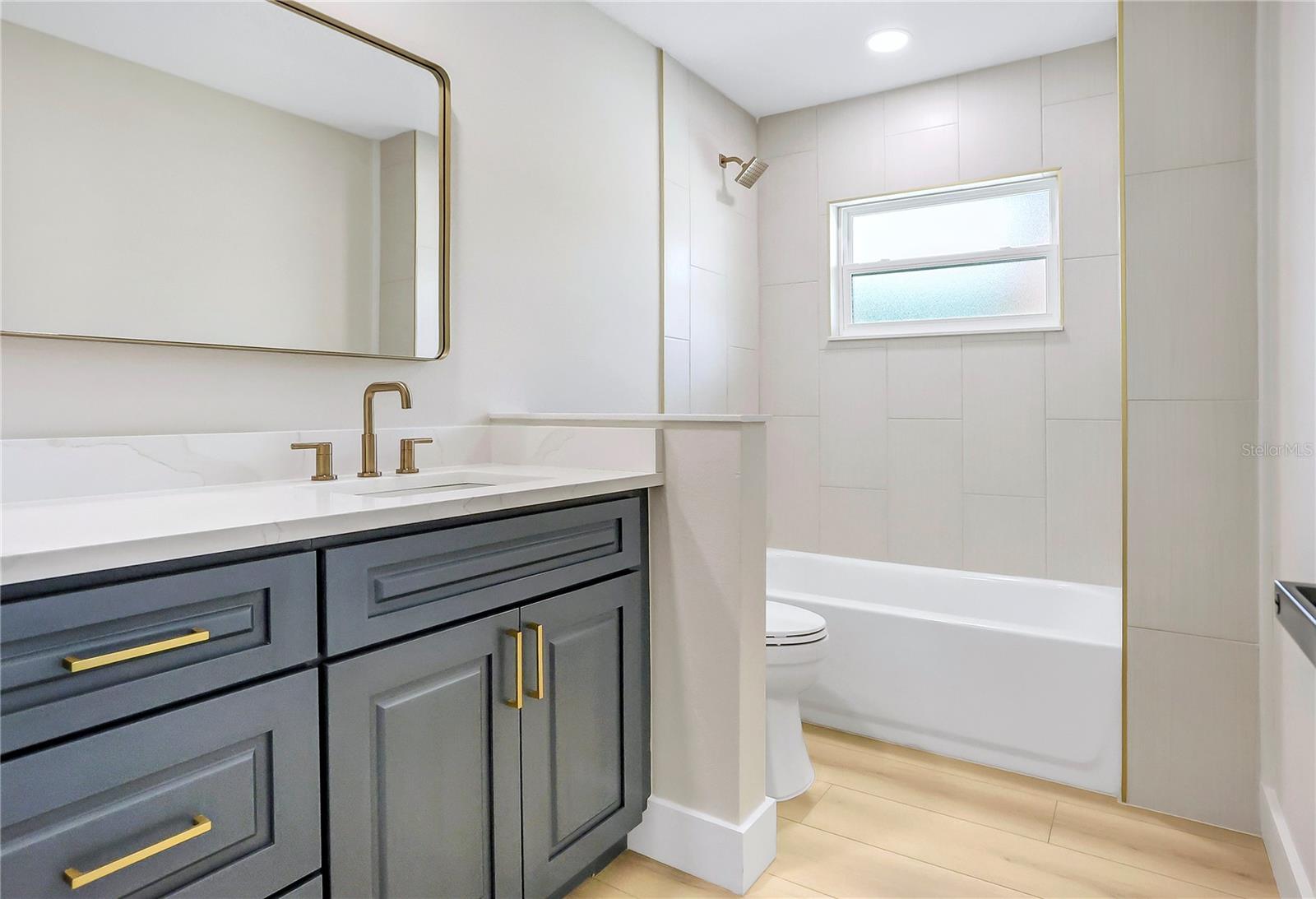 LAKESIDE HOMES - Residential