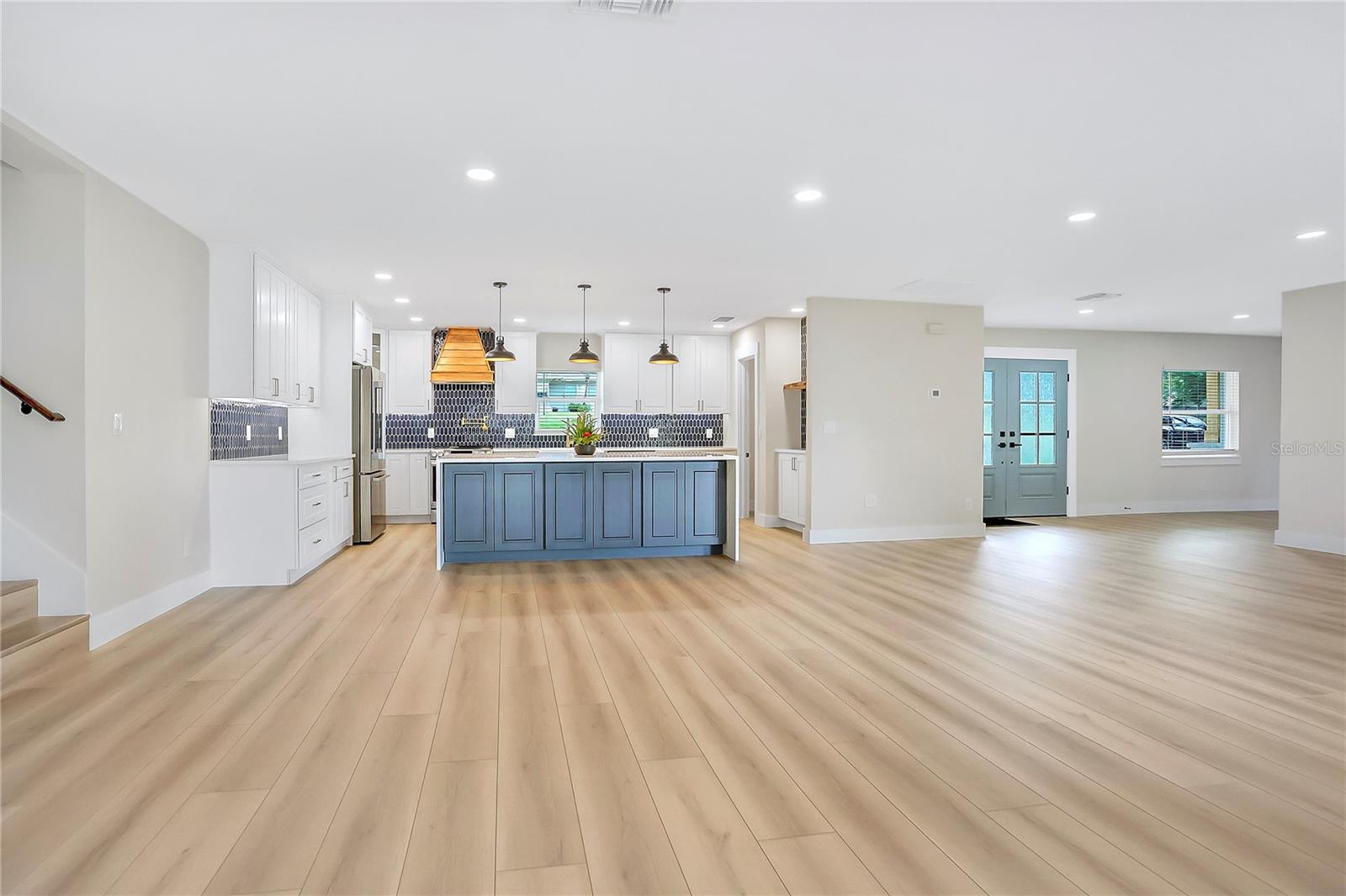 LAKESIDE HOMES - Residential