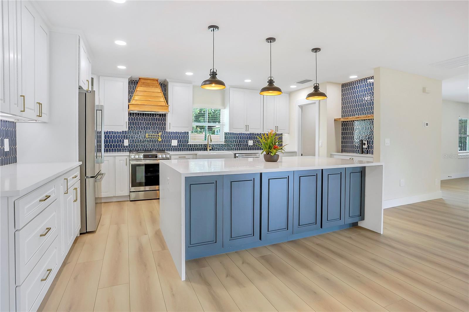 LAKESIDE HOMES - Residential