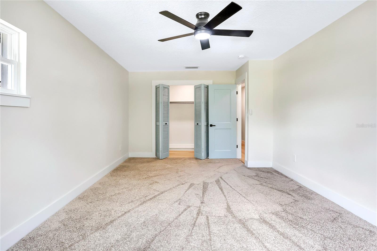 LAKESIDE HOMES - Residential