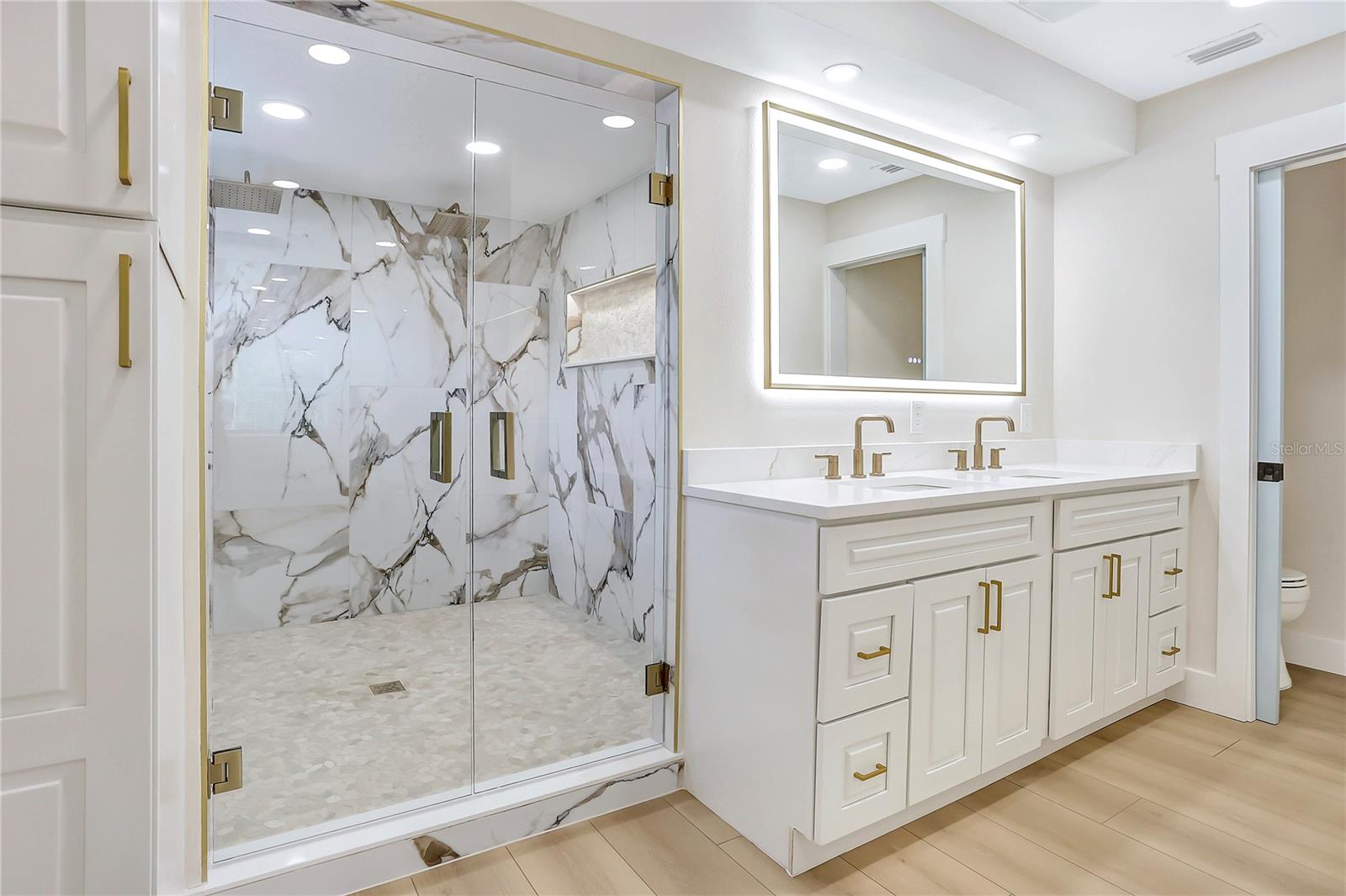 LAKESIDE HOMES - Residential