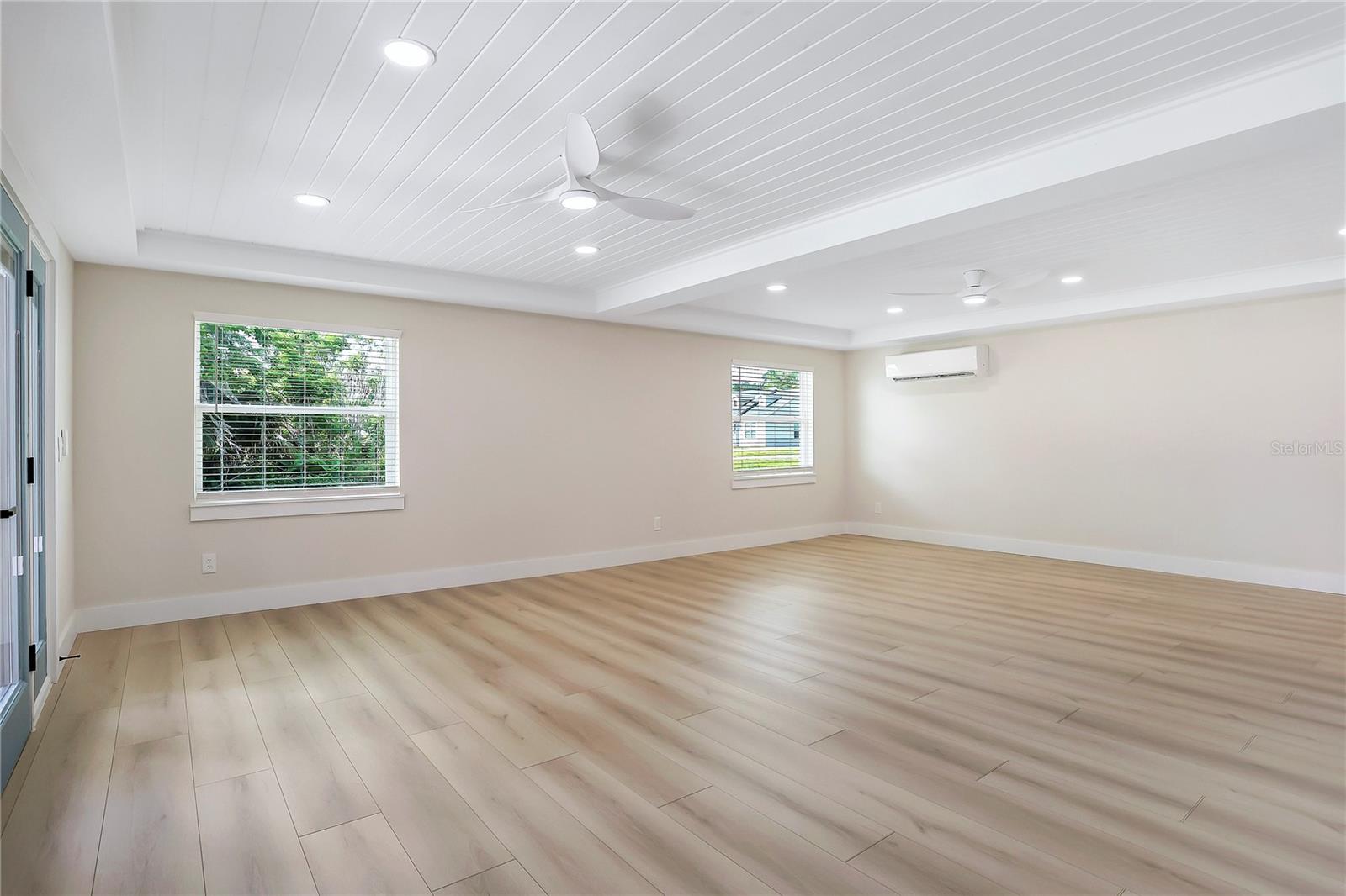 LAKESIDE HOMES - Residential