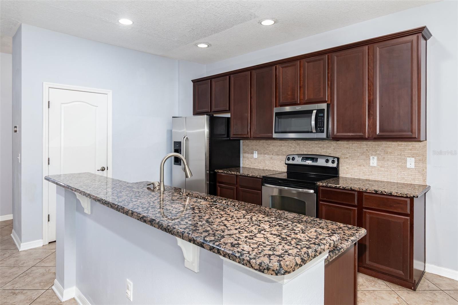LAGO/HANGING MOSS PH 7 - Residential Lease