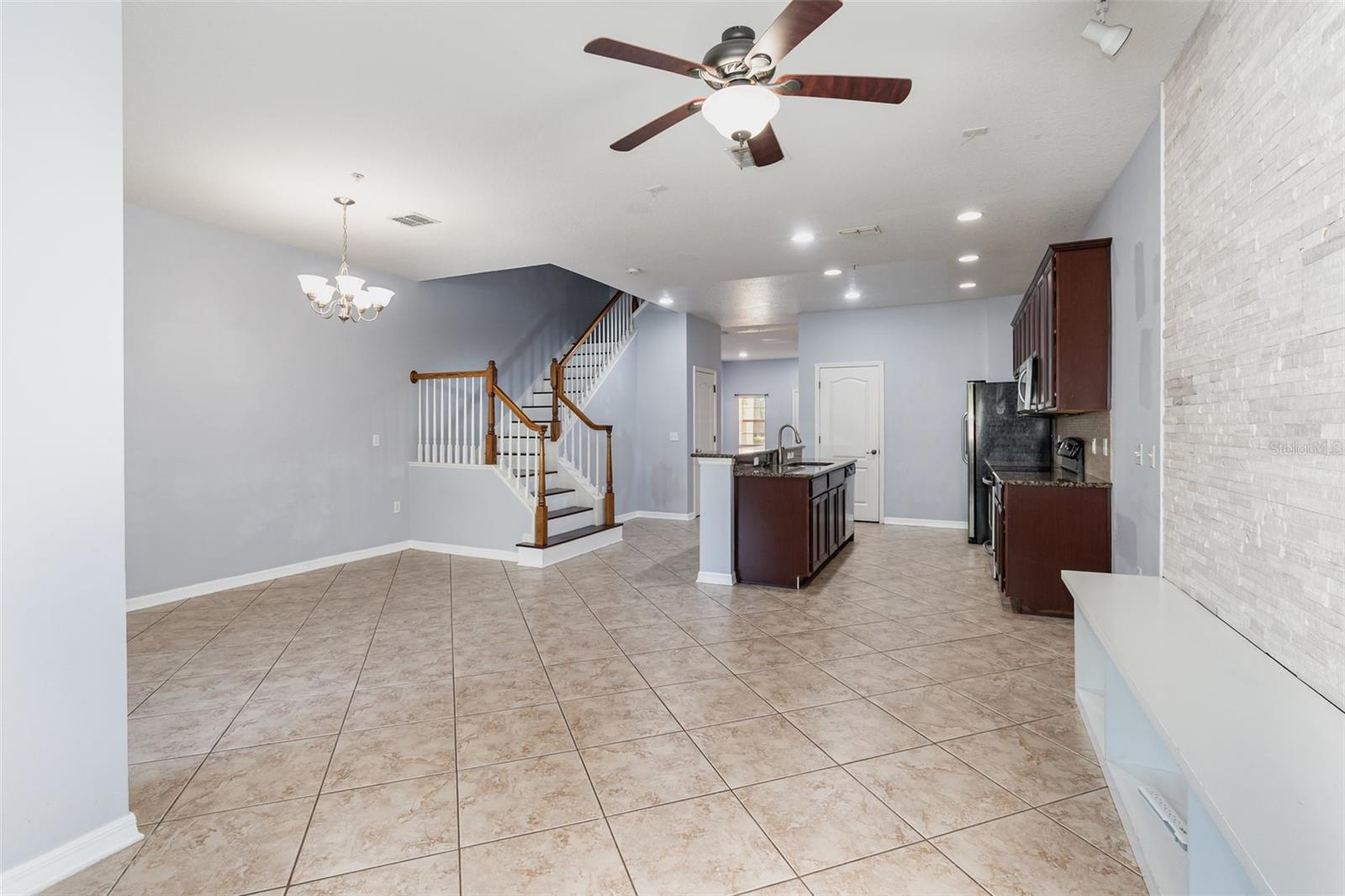 LAGO/HANGING MOSS PH 7 - Residential Lease