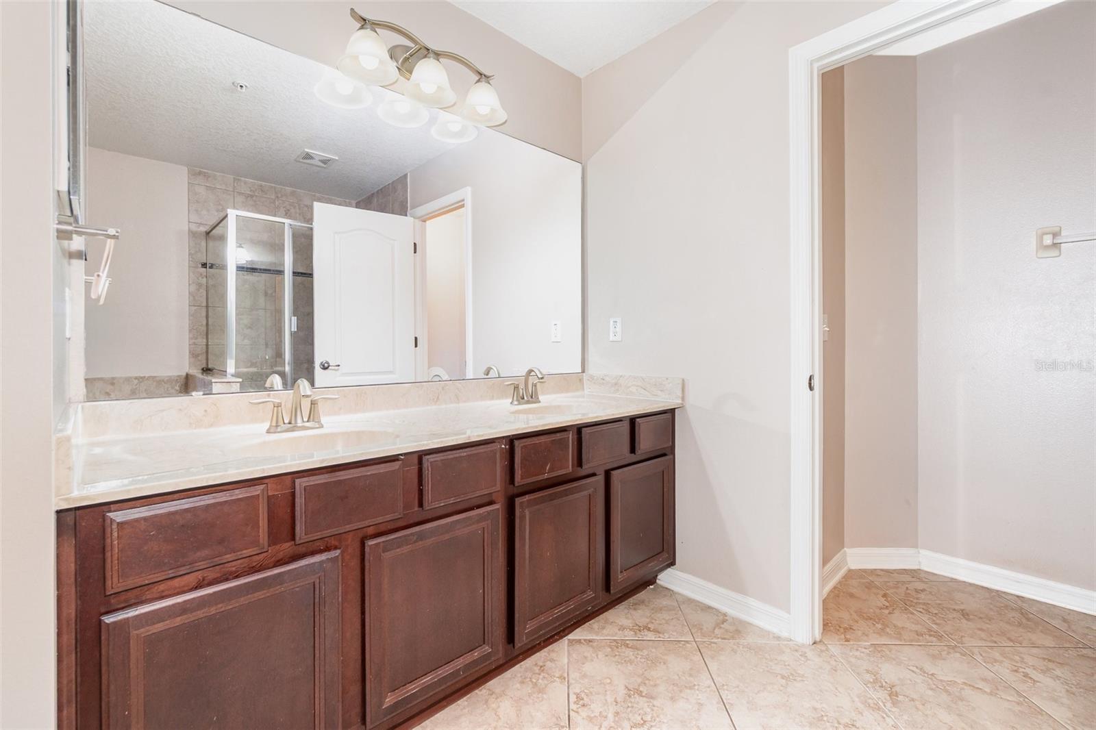 LAGO/HANGING MOSS PH 7 - Residential Lease