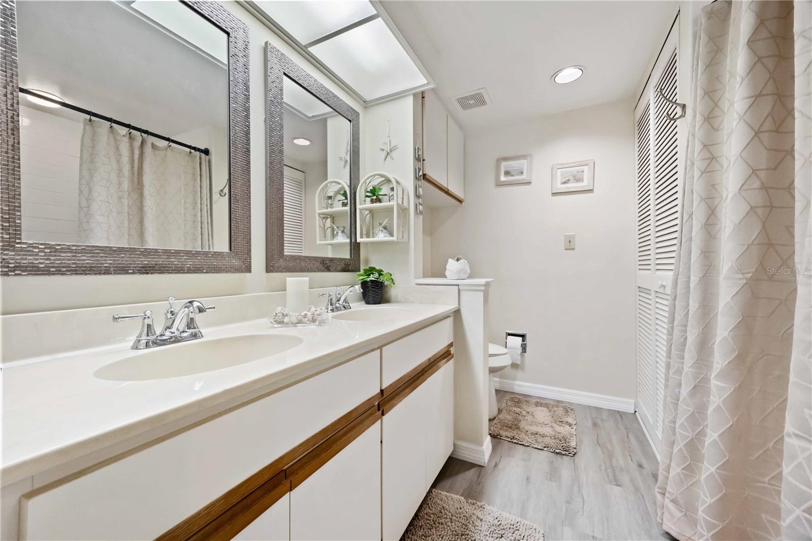 FARMINGTON VISTAS - Residential