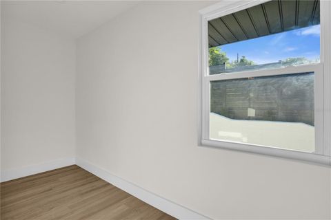 Tiny photo for 238 E Lakeshore Drive, Clermont, FL 34711 (MLS # G5102209)