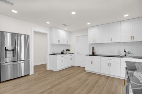 Tiny photo for 238 E Lakeshore Drive, Clermont, FL 34711 (MLS # G5102209)
