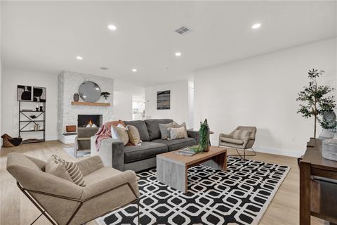 Tiny photo for 238 E Lakeshore Drive, Clermont, FL 34711 (MLS # G5102209)