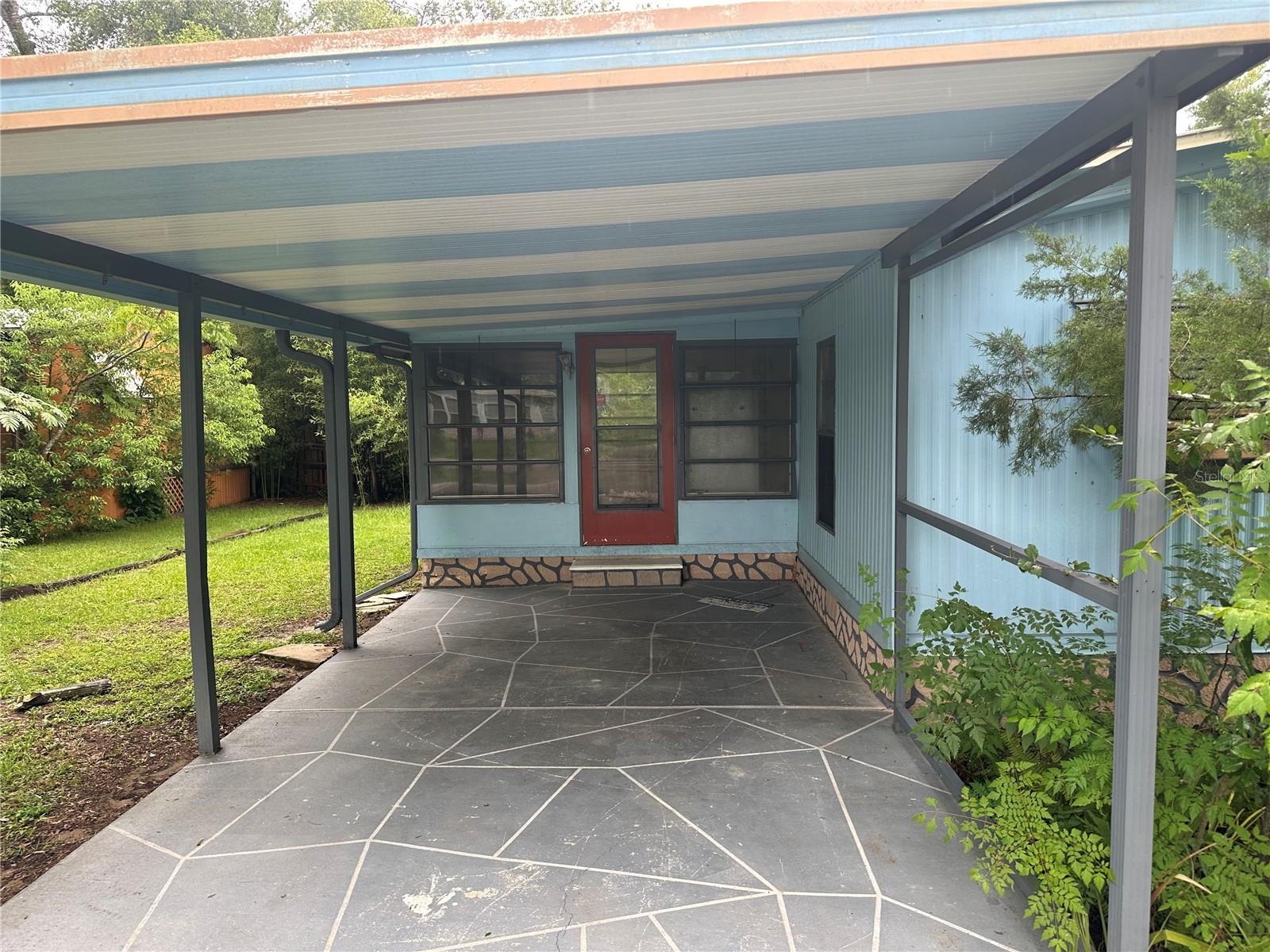 3/2 MOBILE HOME IN BELLEVIEW, FLORIDA 1 CAR CARPORT, NEW KITCHEN, FLOORING AND FRESHLY PAINTED. RENOVATION WILL BE COMPLETED SOON, MORE INTERIOR PICS COMING. TENANT PAYS ALL UTILITIES AND MAINTAIN LAWN MONTHLY. COMBINED MONTHLY INCOME MUST EQUAL 2XS THE RENT RATE, CREDIT AND BACKGROUND REQUIRED. PETS WELCOME WITH NON-REFUNDABLE PET FEE. WE WELCOME YOUR VOUCHER. WILL BE RENT READY BY 9/1 MORE INTERIOR PICS COMING!!