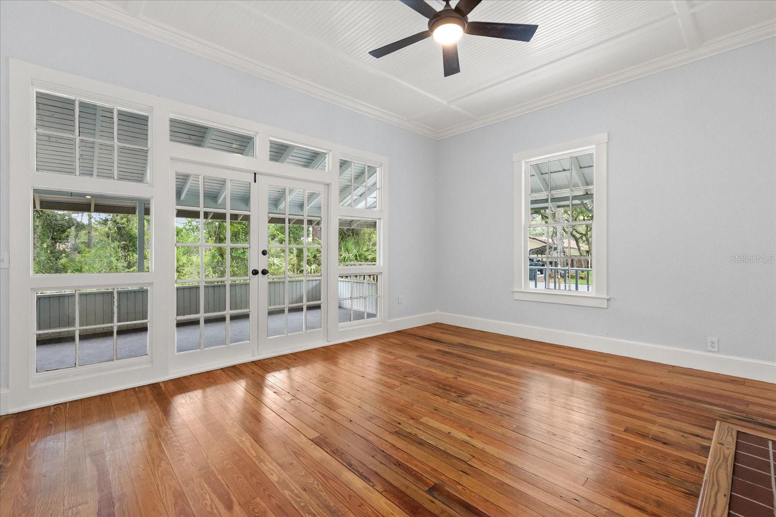 270 W 2ND STREET
