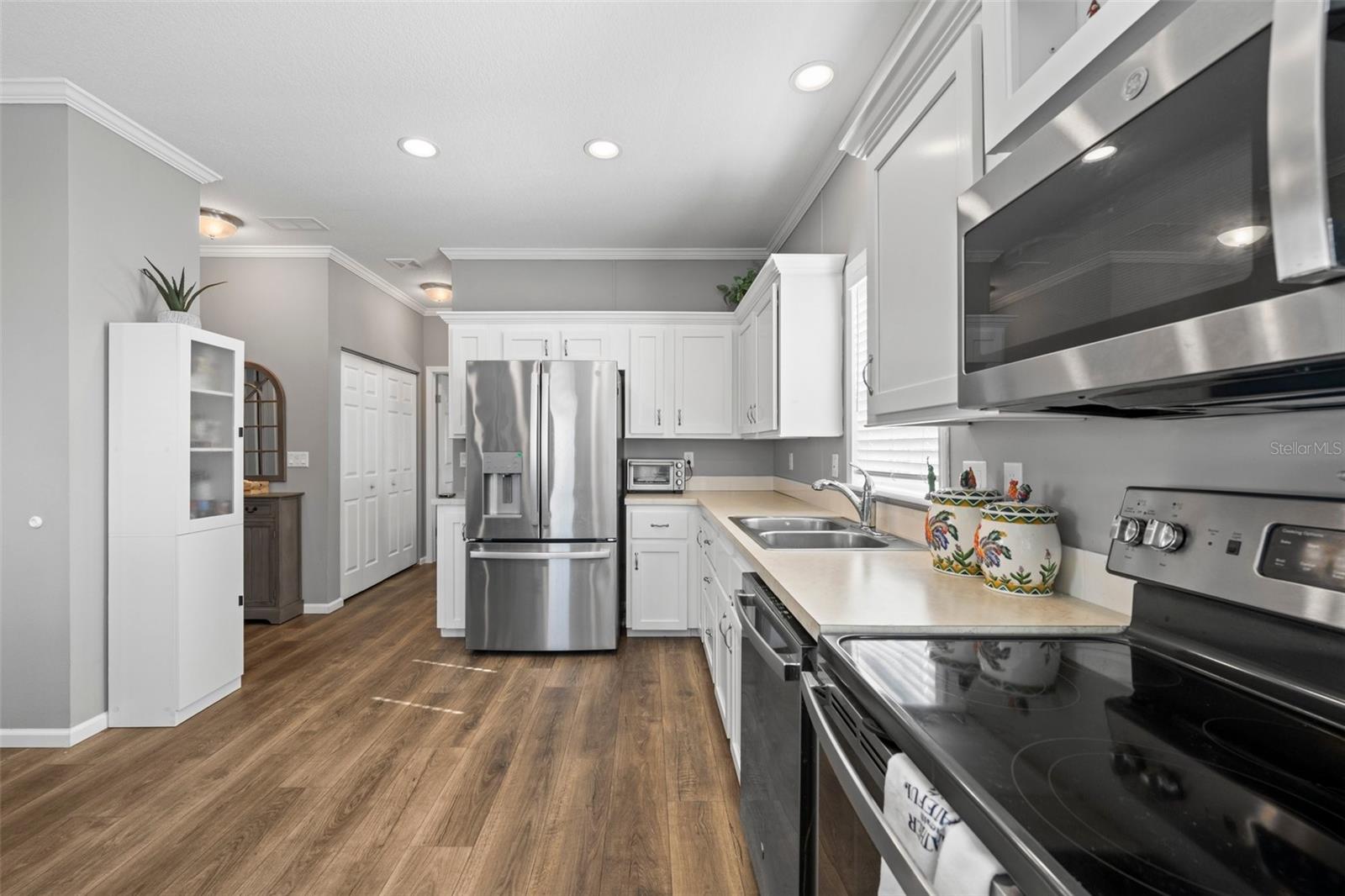 BRAND NEW MANUFACTURE HOME.....COMMUNITY POOL.......LOW HOA.......MINS FROM THE BEACHES AND DOWNTOWN.......HIGH CEILINGS.........MODERN DESIGN........Step into this nearly new, 2-year-old home and feel the difference from the moment you walk through the door. With soaring high ceilings and beautiful LVP flooring throughout, every room feels open, airy, and full of light—creating a welcoming atmosphere that makes you feel right at home. The spacious carport not only provides ample space for your vehicles but also offers a place to store your outdoor gear and essentials, all within steps of your front door. The modern design is fresh and practically brand-new, allowing you to enjoy the benefits of modern living without the hassle of a long wait.
This home isn’t just a place to live—it’s a lifestyle. The community offers a sparkling pool, a fully equipped gym, and a quiet library for those peaceful moments when you want to unwind. With regular events and activities, there’s always something happening, and the neighbors are more like friends. It’s a place where you can truly relax, connect, and create lasting memories.
Located in the heart of Bradenton, this home offers the perfect balance of tranquility and convenience. Whether you're lounging by the pool or exploring the nearby beaches and attractions, you’ll love the laid-back Florida lifestyle that’s right outside your door. This is more than just a home—it’s where your next adventure begins.