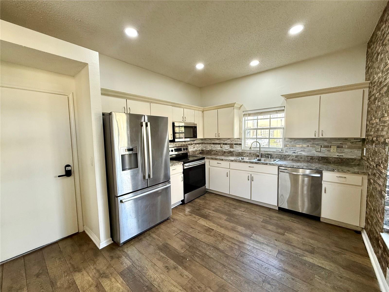 TRAFALGAR SQUARE - Residential Lease