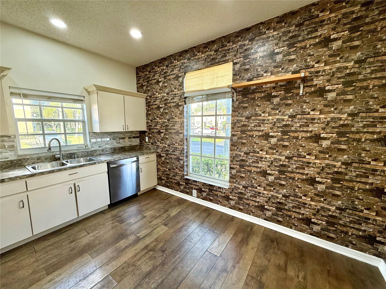 TRAFALGAR SQUARE - Residential Lease