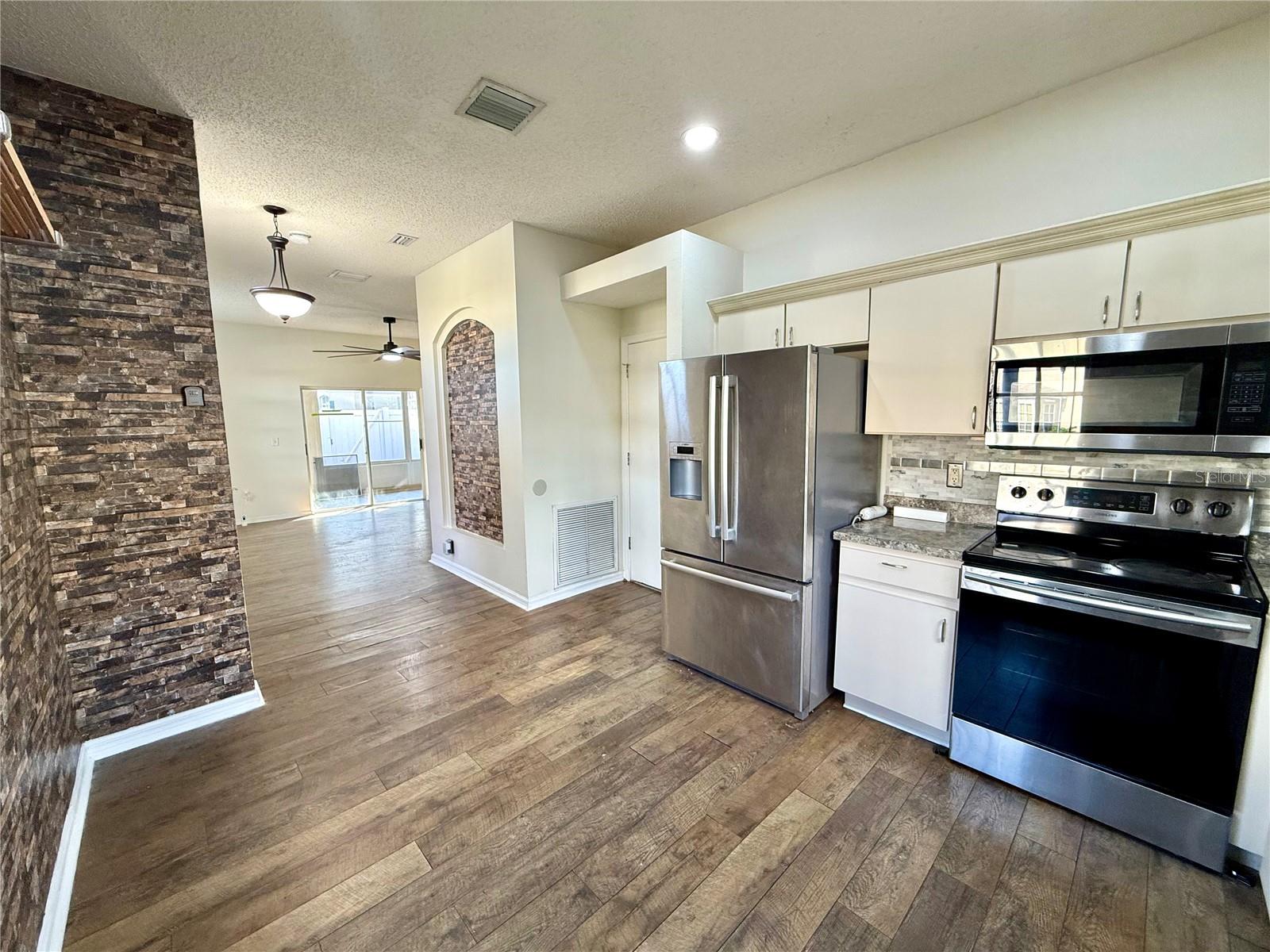 TRAFALGAR SQUARE - Residential Lease