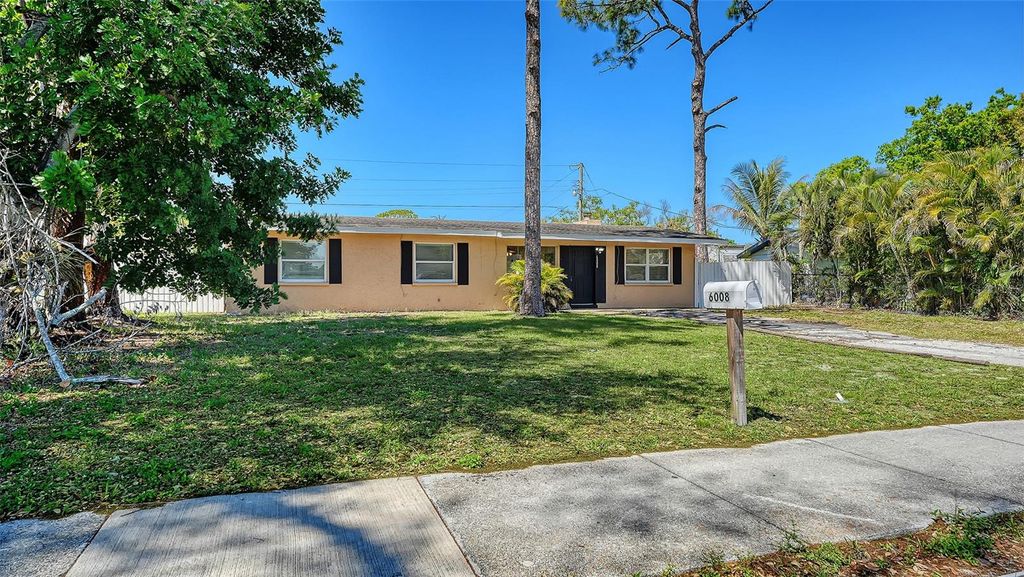 Photo of 6008 9th Street E, Bradenton, FL 34203 (MLS # A4686809)