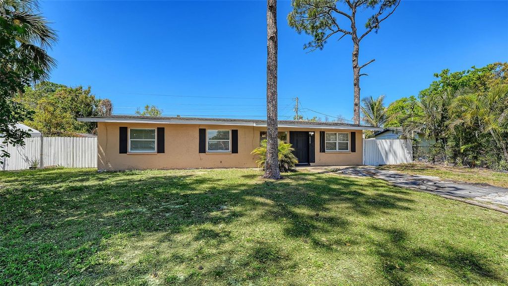 Photo of 6008 9th Street E, Bradenton, FL 34203 (MLS # A4686809)