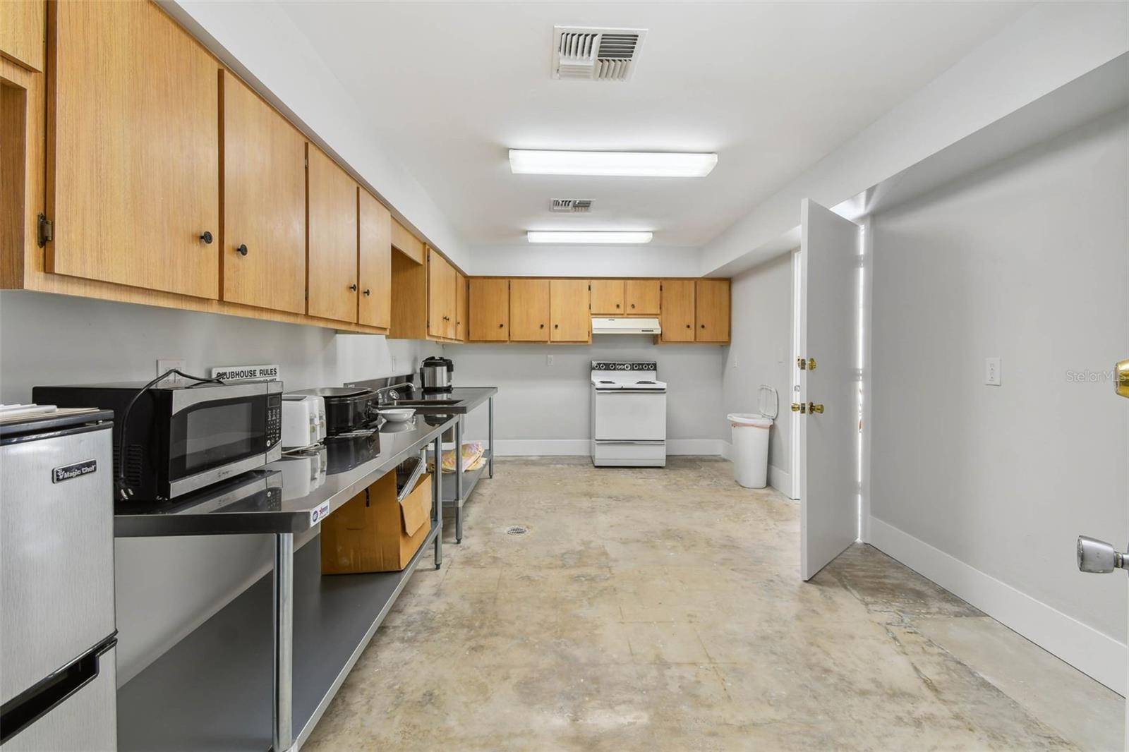 SABAL PALM GARDENS - Residential