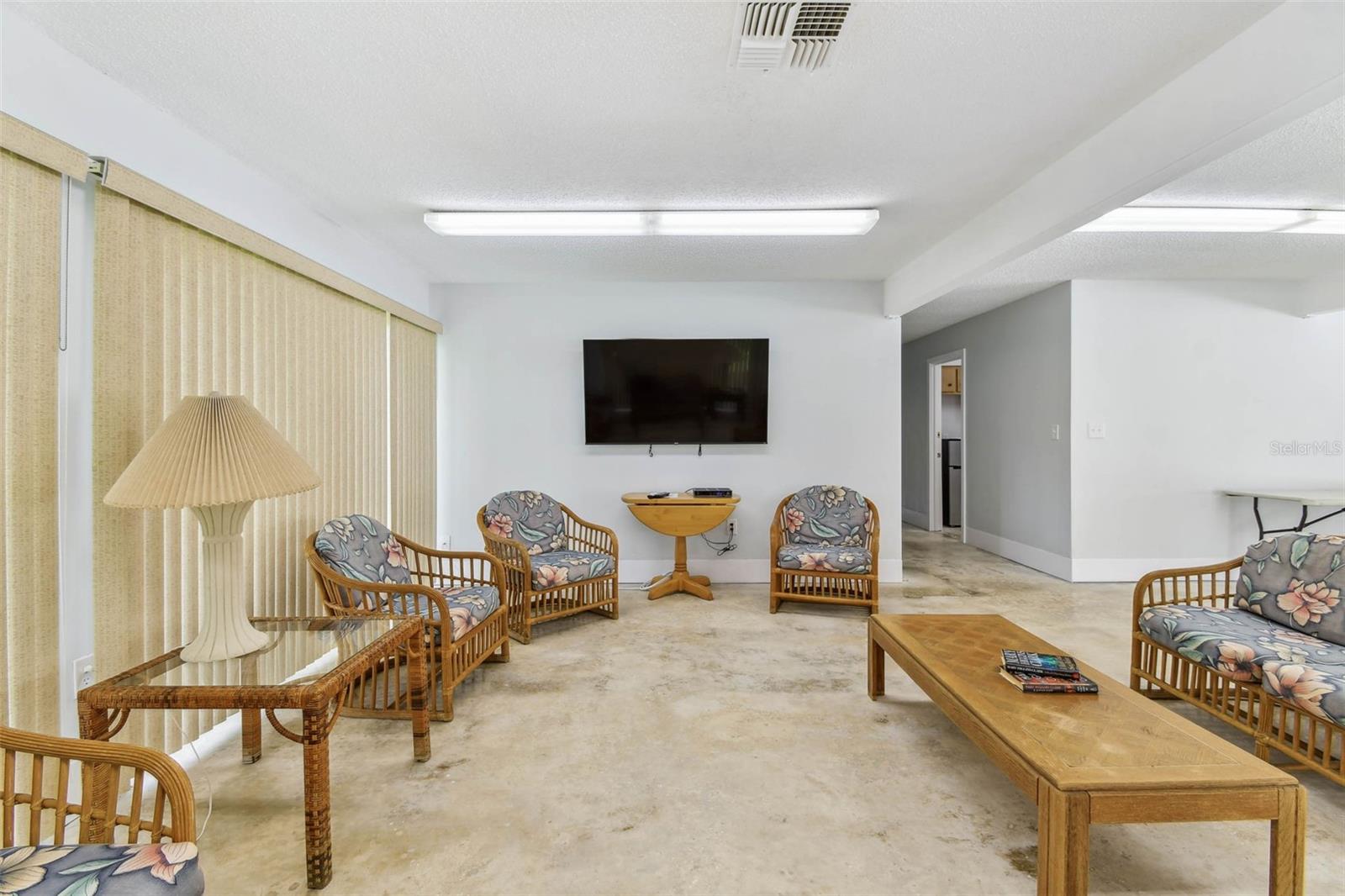 SABAL PALM GARDENS - Residential