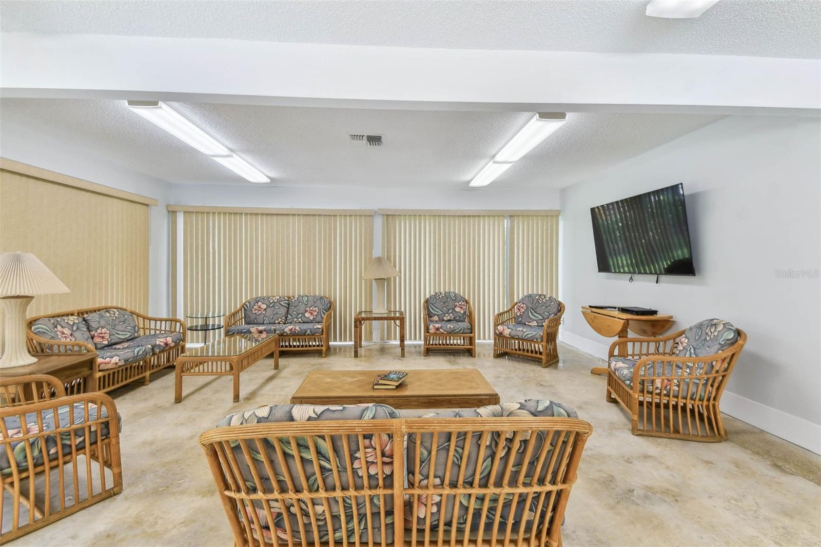 SABAL PALM GARDENS - Residential