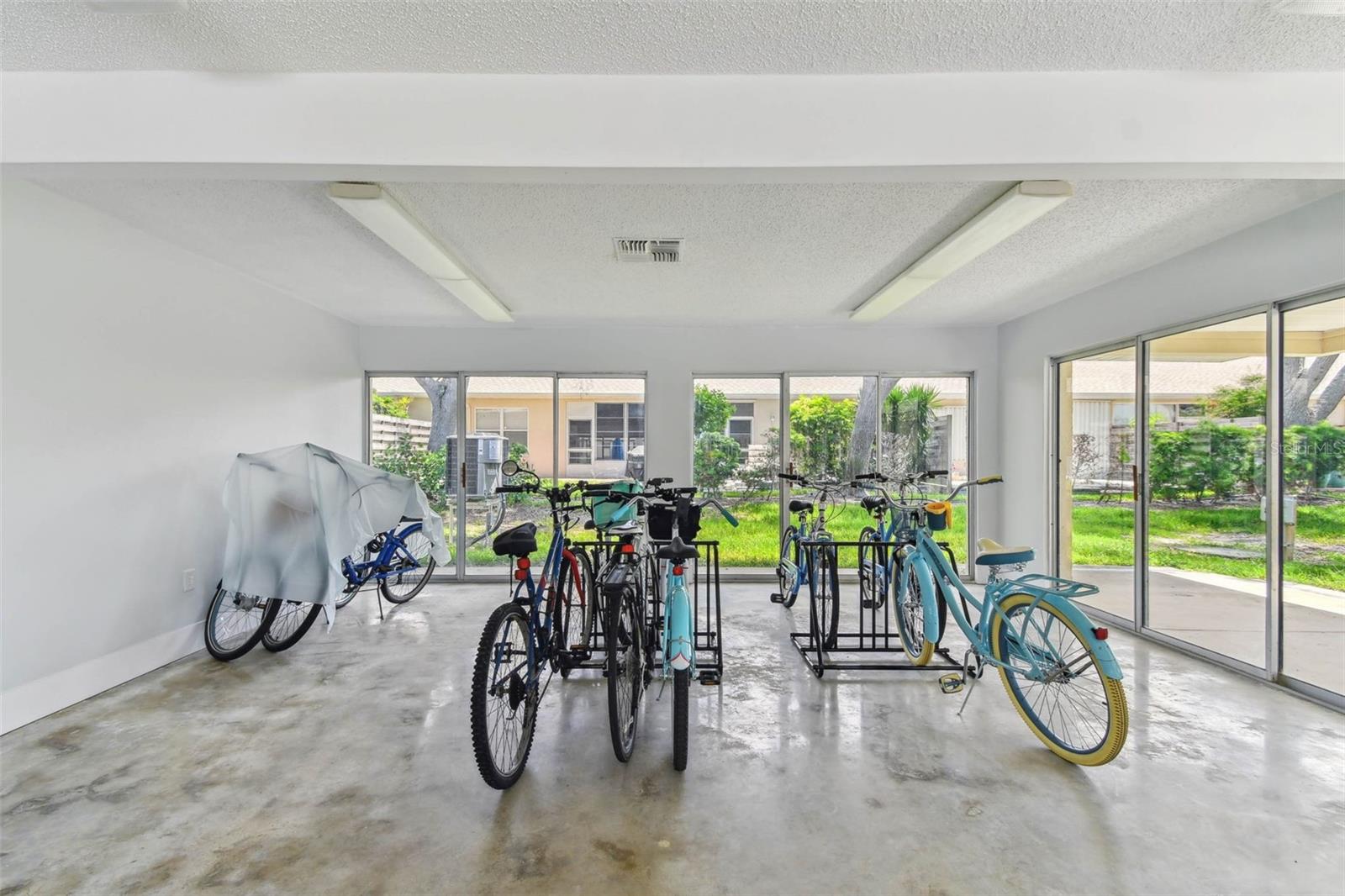 SABAL PALM GARDENS - Residential