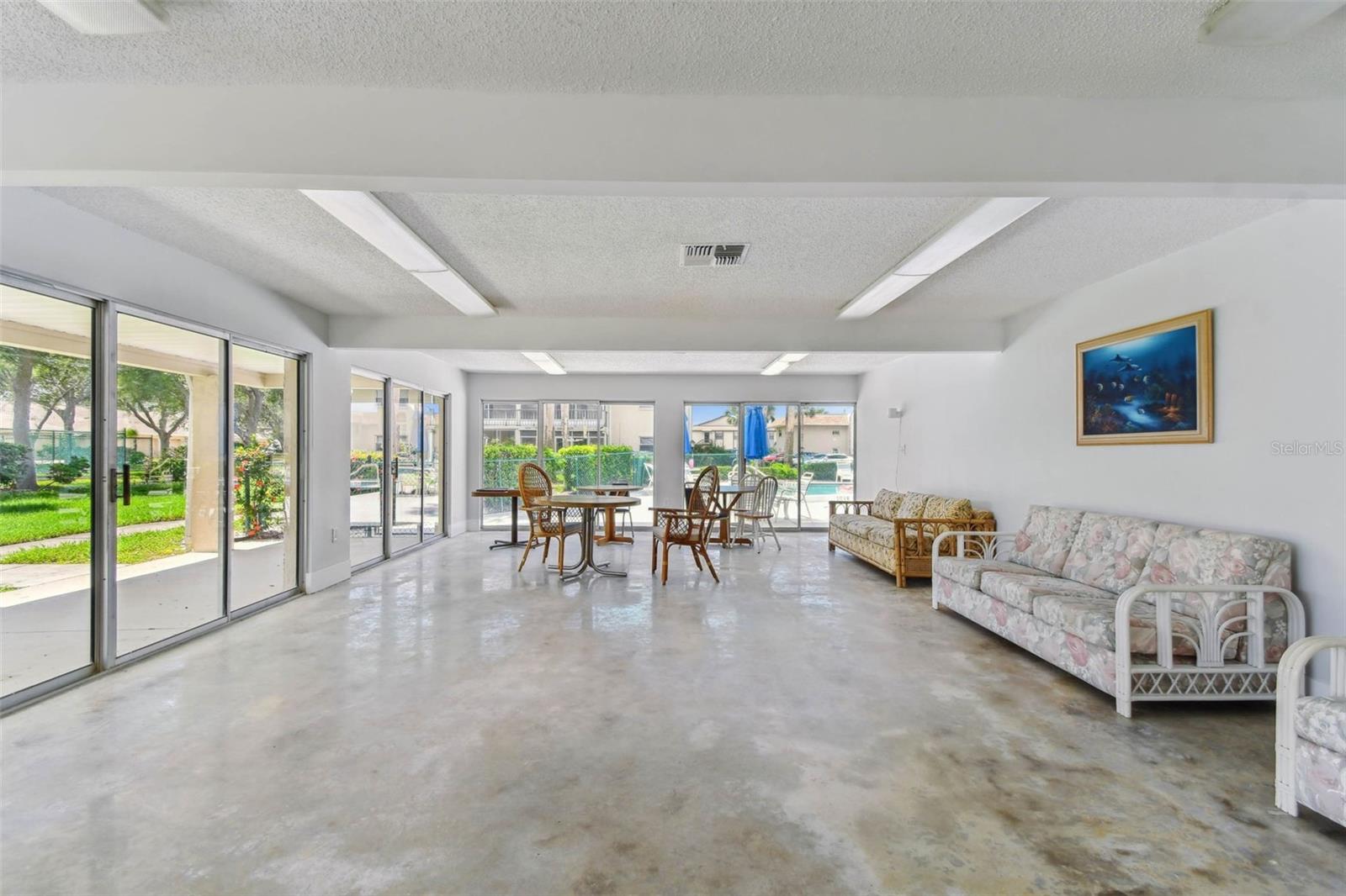 SABAL PALM GARDENS - Residential