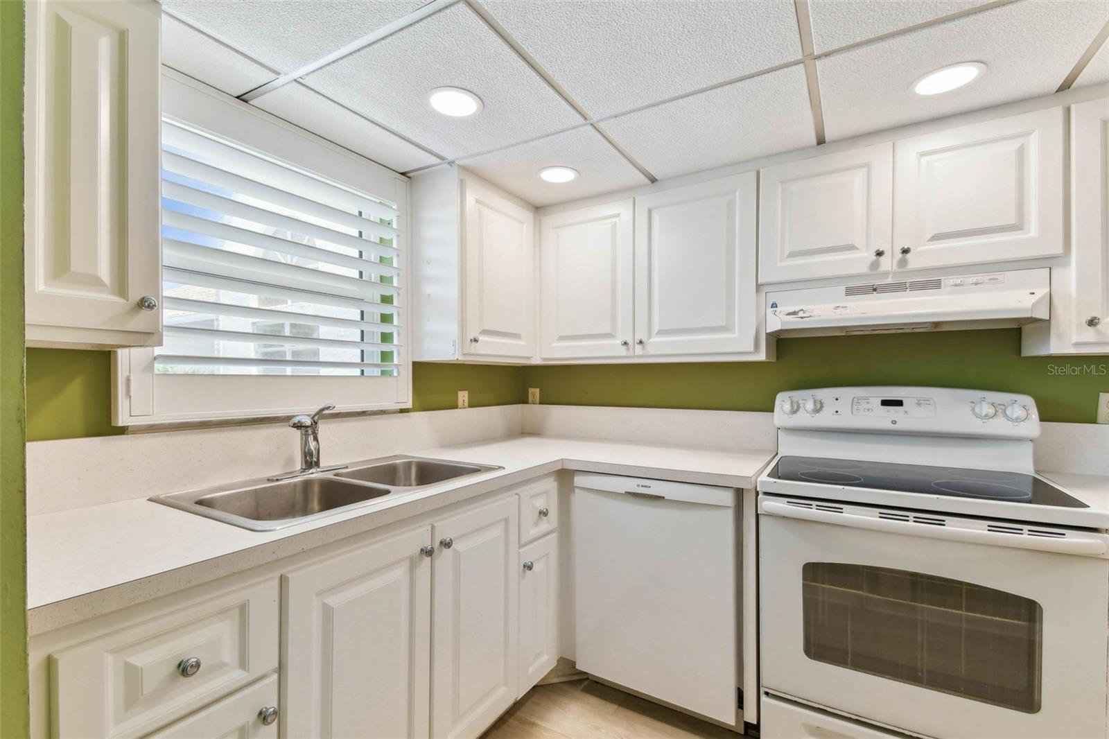 SABAL PALM GARDENS - Residential