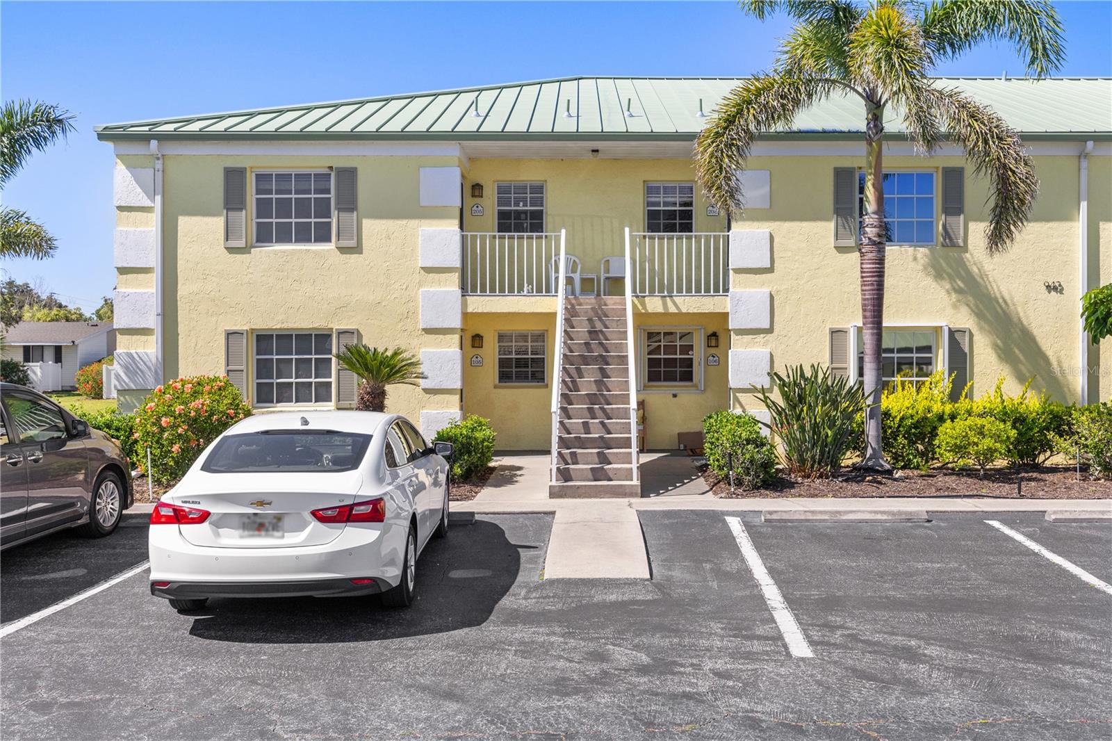 942 CAPRI ISLES BOULEVARD 105