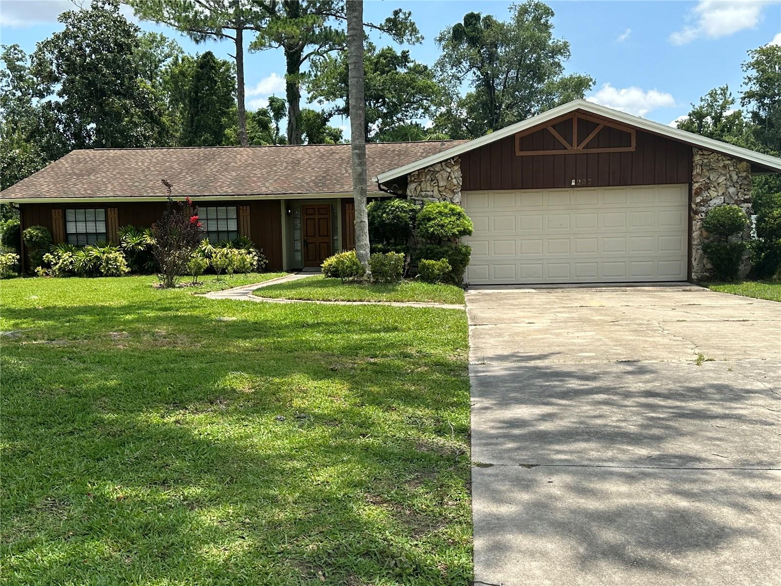 Here is a rare gem... Well maintained 3/2 sitting on just over an acre of land in a very desirable location. Very centrally located just minutes from all the amenities as well as 417 and I4. If you like to be outside there is plenty of room for a garden or a pool or both. They are not making anymore land and acre in the middle of town is a treasure for sure. There are fruit trees and many other plants for the garden enthusiast. Bring your family and make it your own. The home features a family room with a wood burning fire place as well as a dining and living area just off the kitchen on the other side. Plenty of room for family get togethers. A screened in porch off the back to sit and have coffee in the mornings and enjoy nature. Schedule a showing today!! All measurements should be confirmed by buyer.