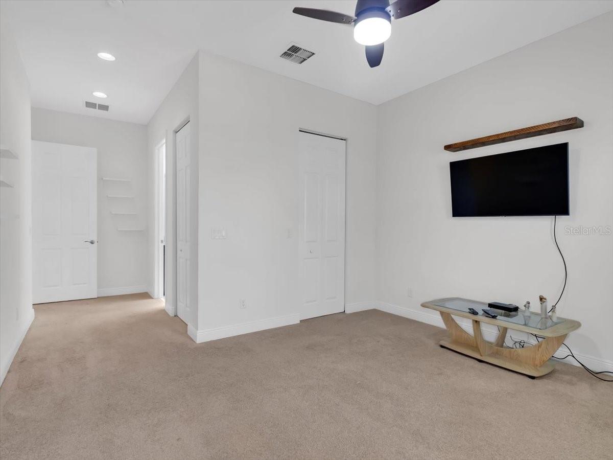 VALENCIA LAKES TR P - Residential