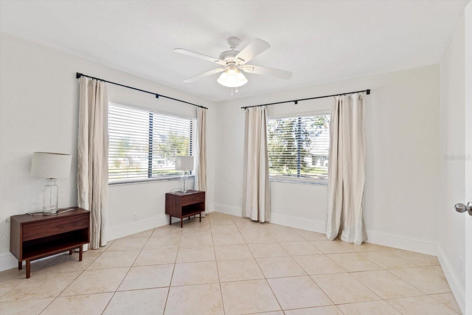 PARADISE POINT VILLAS CONDO - Residential