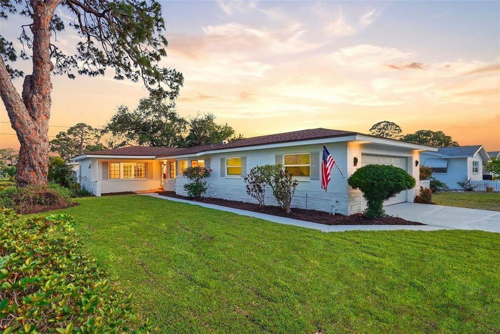 Photo of 6801 Pinellas Point Drive S, St Petersburg, FL 33712 (MLS # TB8506684)
