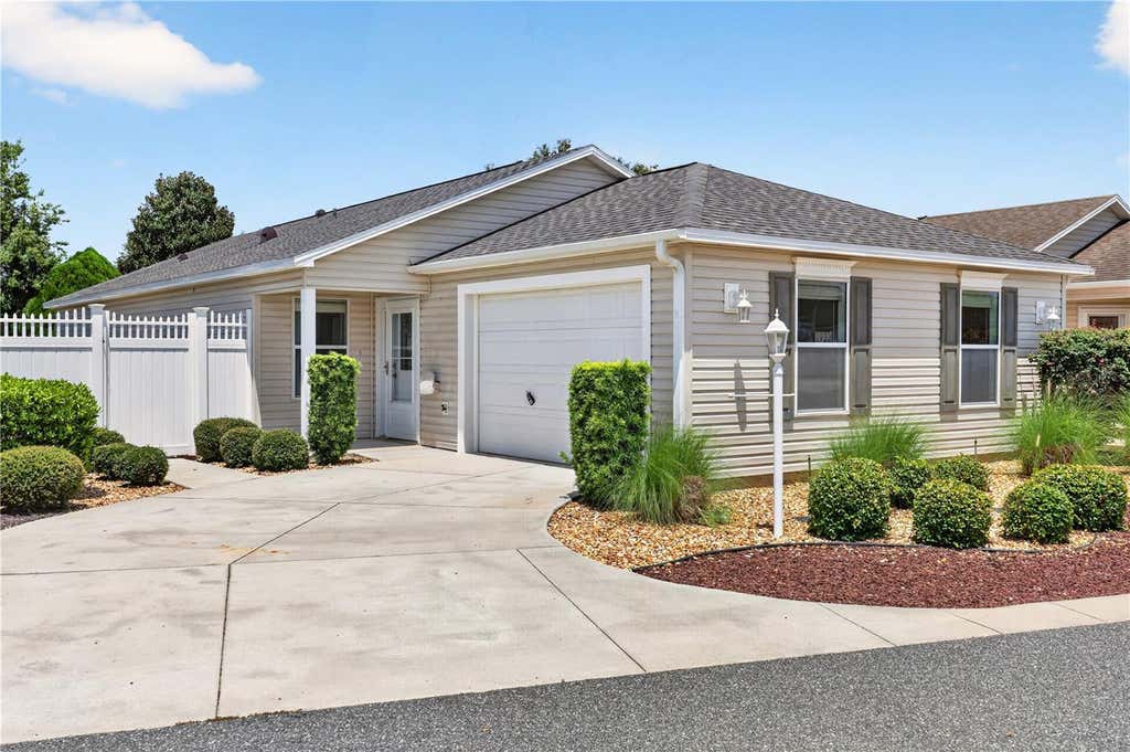 Photo of 1933 Fiddlewood Place, The Villages, FL 32162 (MLS # G5116159)