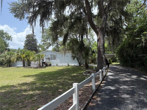 Photo of 265 W Mcclendon St, Lady Lake, FL 32159 (MLS # OM728487)