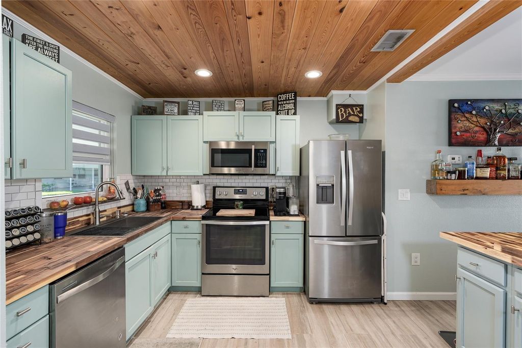 Photo of 2115 9th Avenue W #6D, Bradenton, FL 34205 (MLS # A4670964)