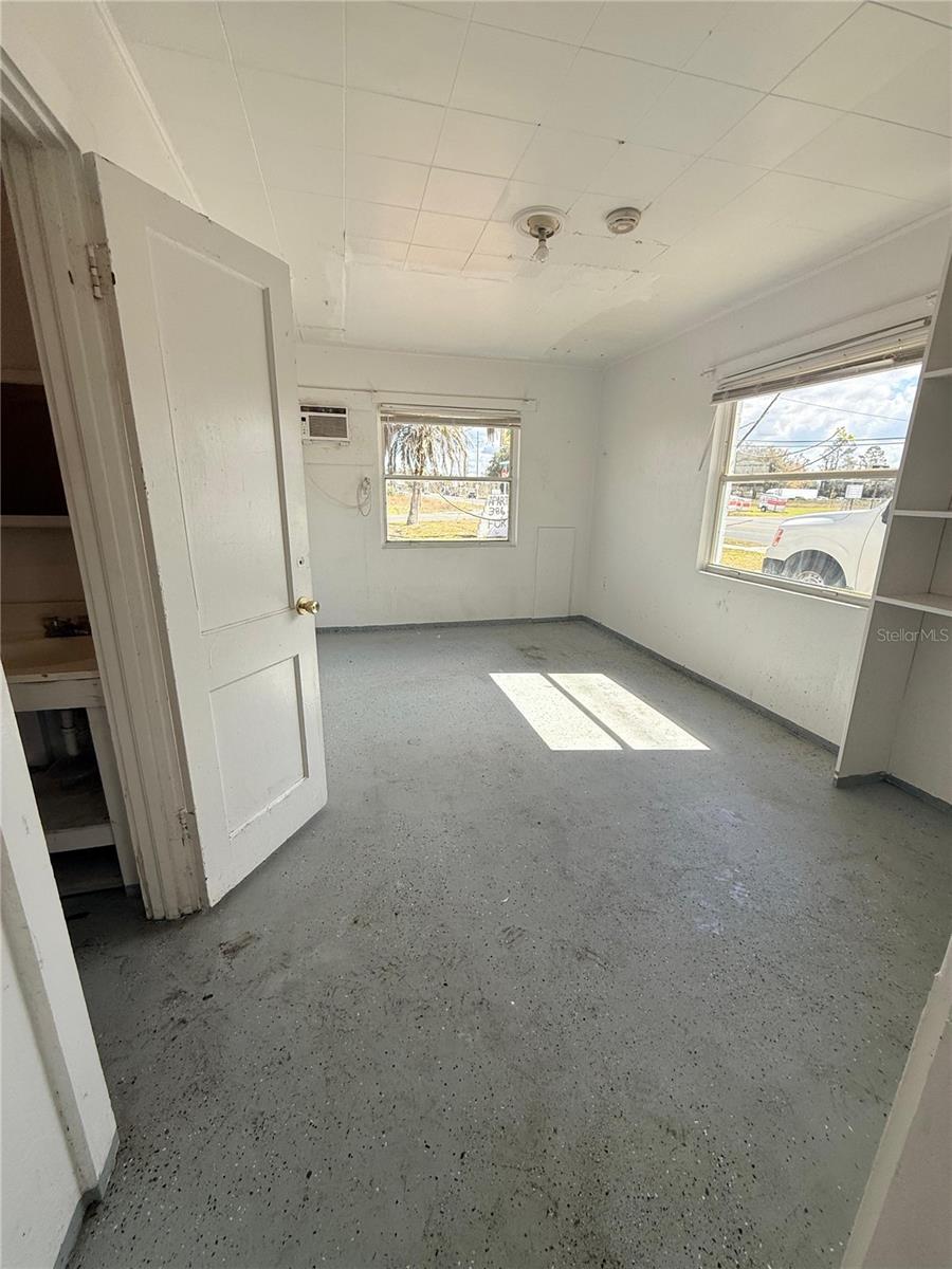 COUNTRY CLUB ESTATES - Residential Lease