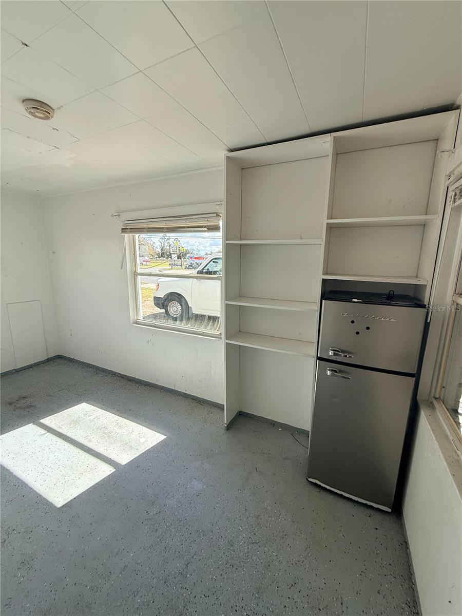 COUNTRY CLUB ESTATES - Residential Lease