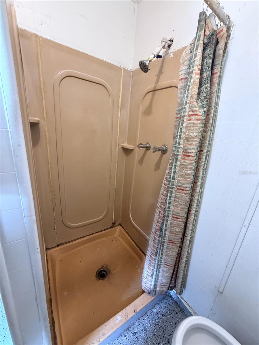 COUNTRY CLUB ESTATES - Residential Lease