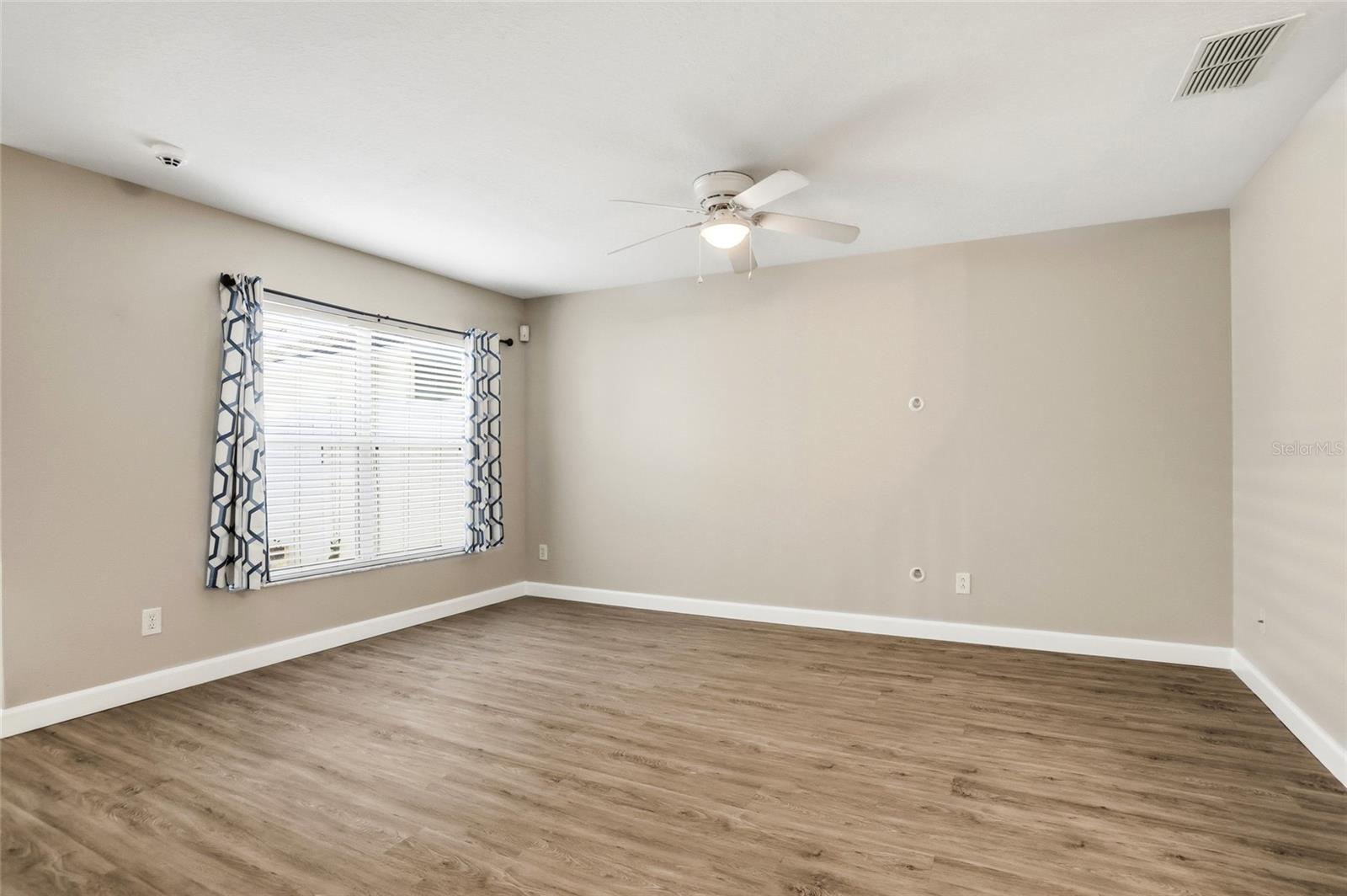 2163 GLOSSY PRIVET DRIVE