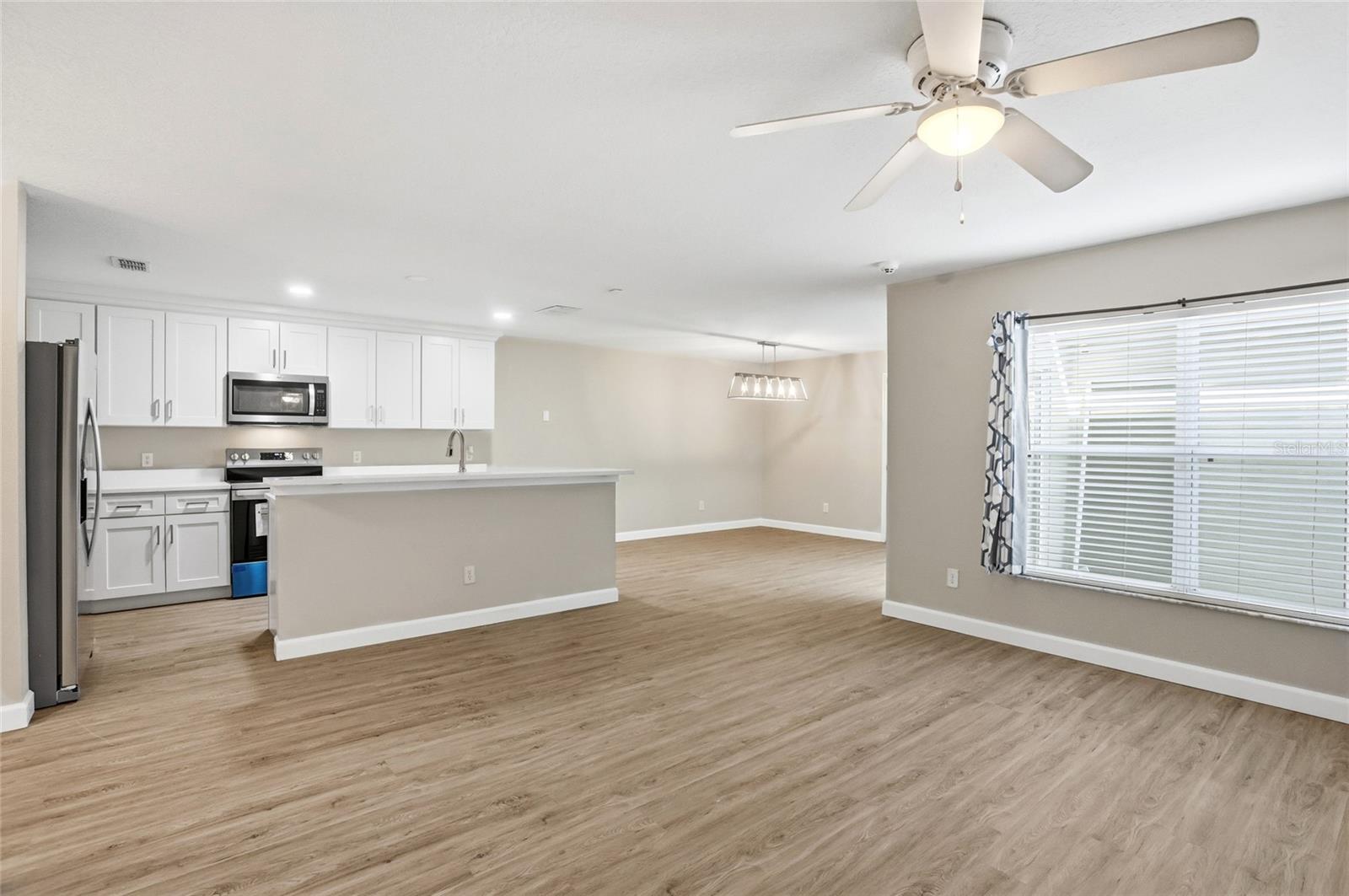 2163 GLOSSY PRIVET DRIVE