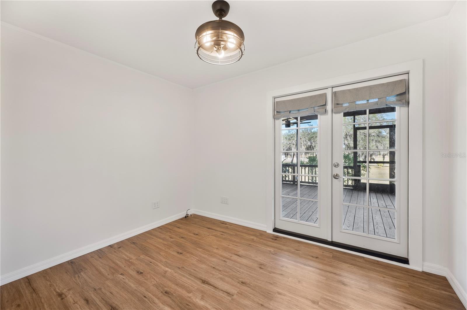 ACREAGE - Commercial Sale