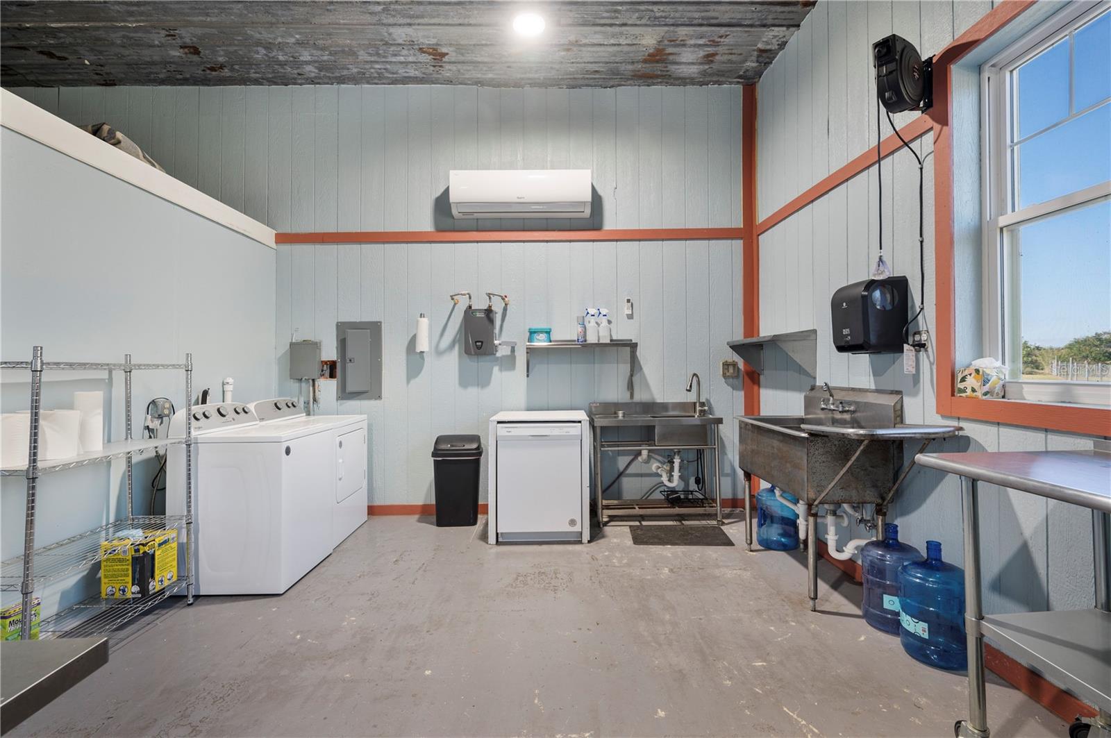 ACREAGE - Commercial Sale