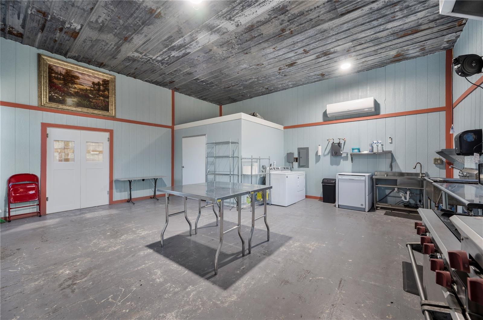 ACREAGE - Commercial Sale