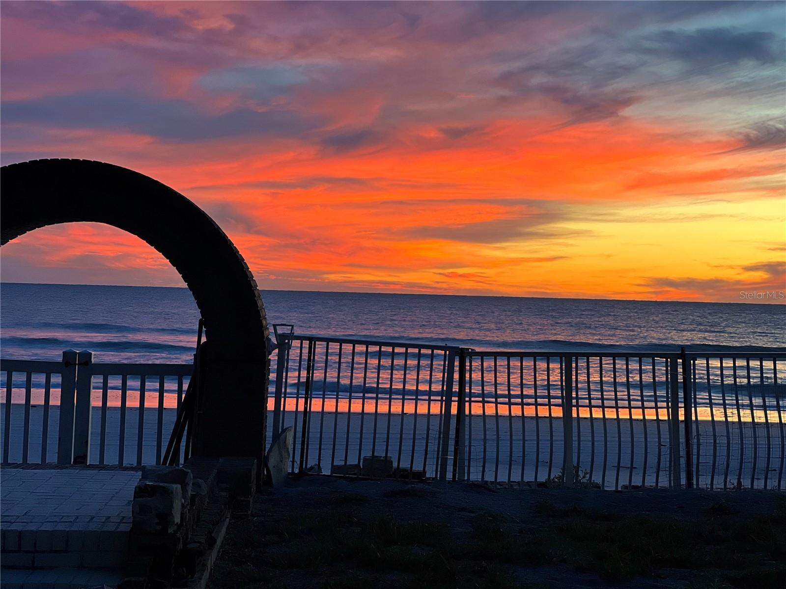 LONE PALM BEACH 1ST ADD - Residential